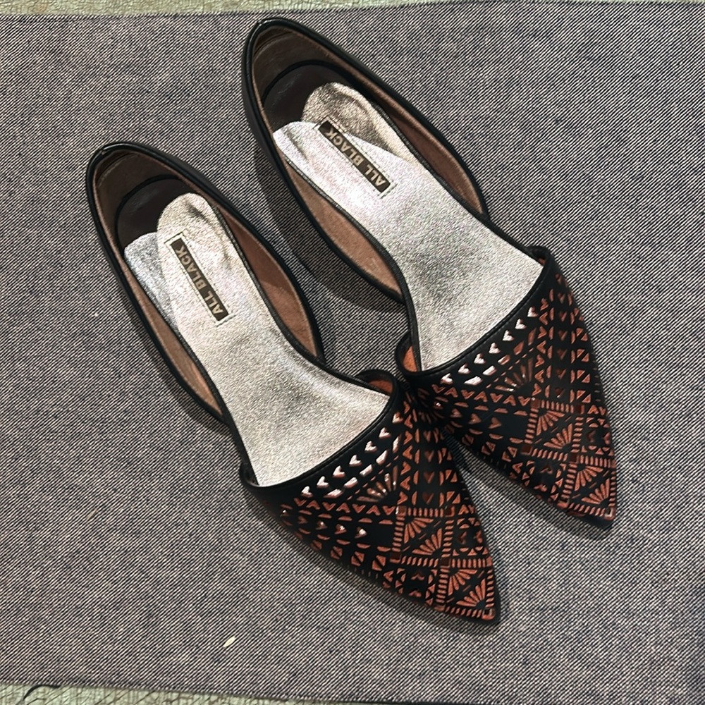 ALL BLACK Leather Perforated Black with Red Flats Size 37